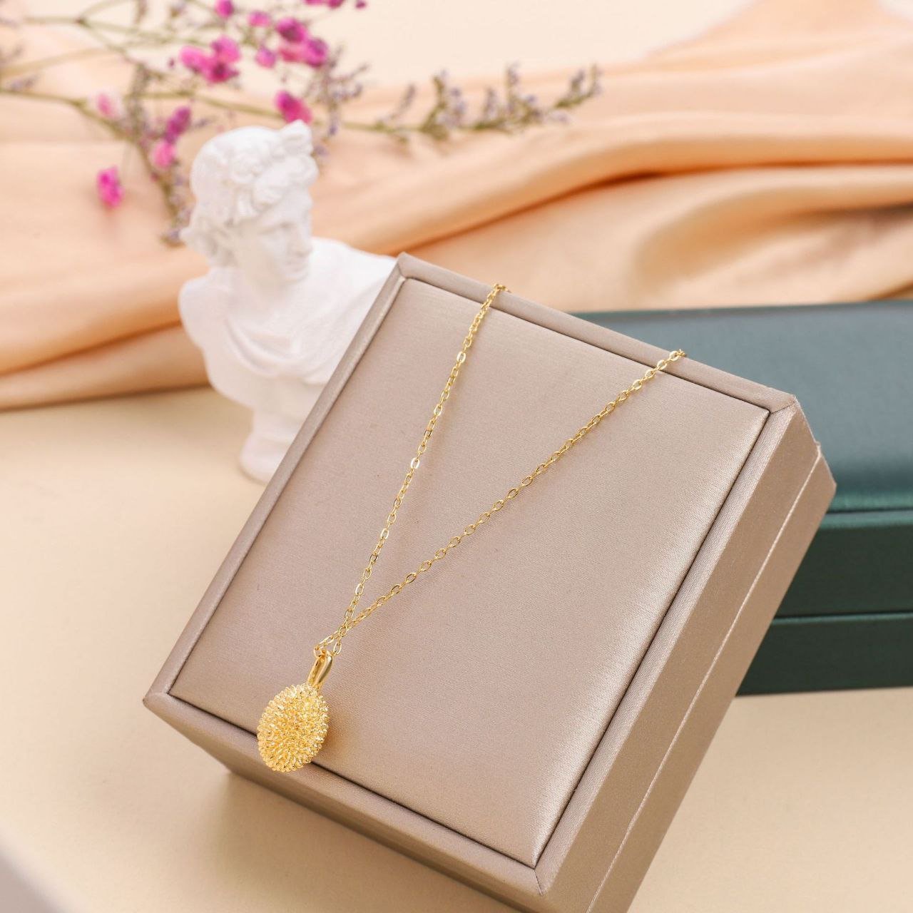 High Quality Waterproof Stainless Steel Gold Plated Polished Rotatable Ball Neck